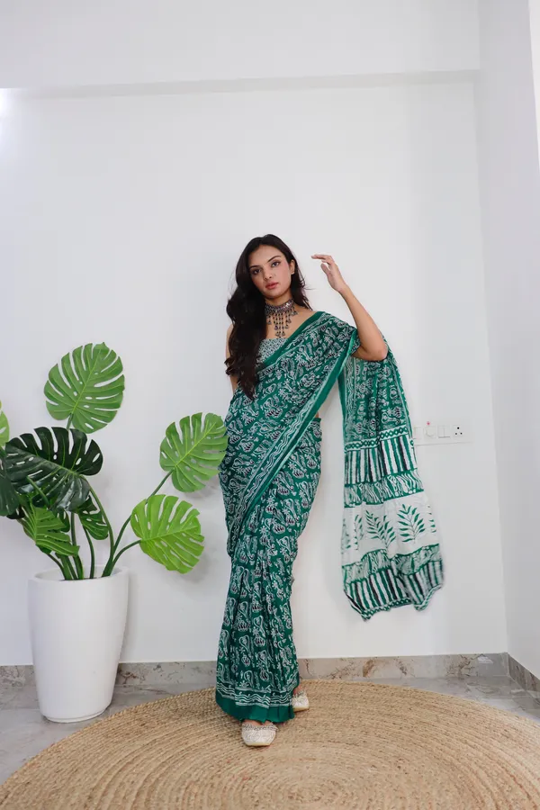 HANDICRAFT_WOMEN'S_Ikkat_PRINT_PURE_SOFT_COTTON_SAREE_WITH_BLOUSE_PIECE_With_Blouse_Piece
